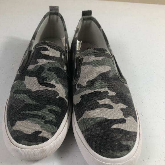 Tommy Bahama Shoes - Tommy Bahama Womens 8.5 Camo Slip‎ On Sneaker Military Utility Athleisure Street